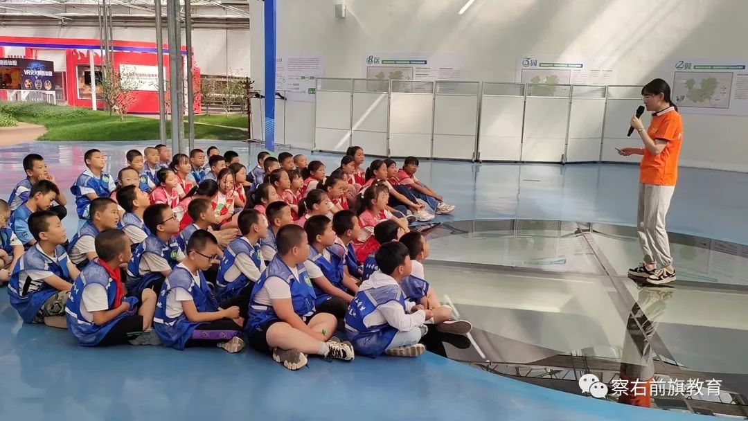 察右前旗奋进小学