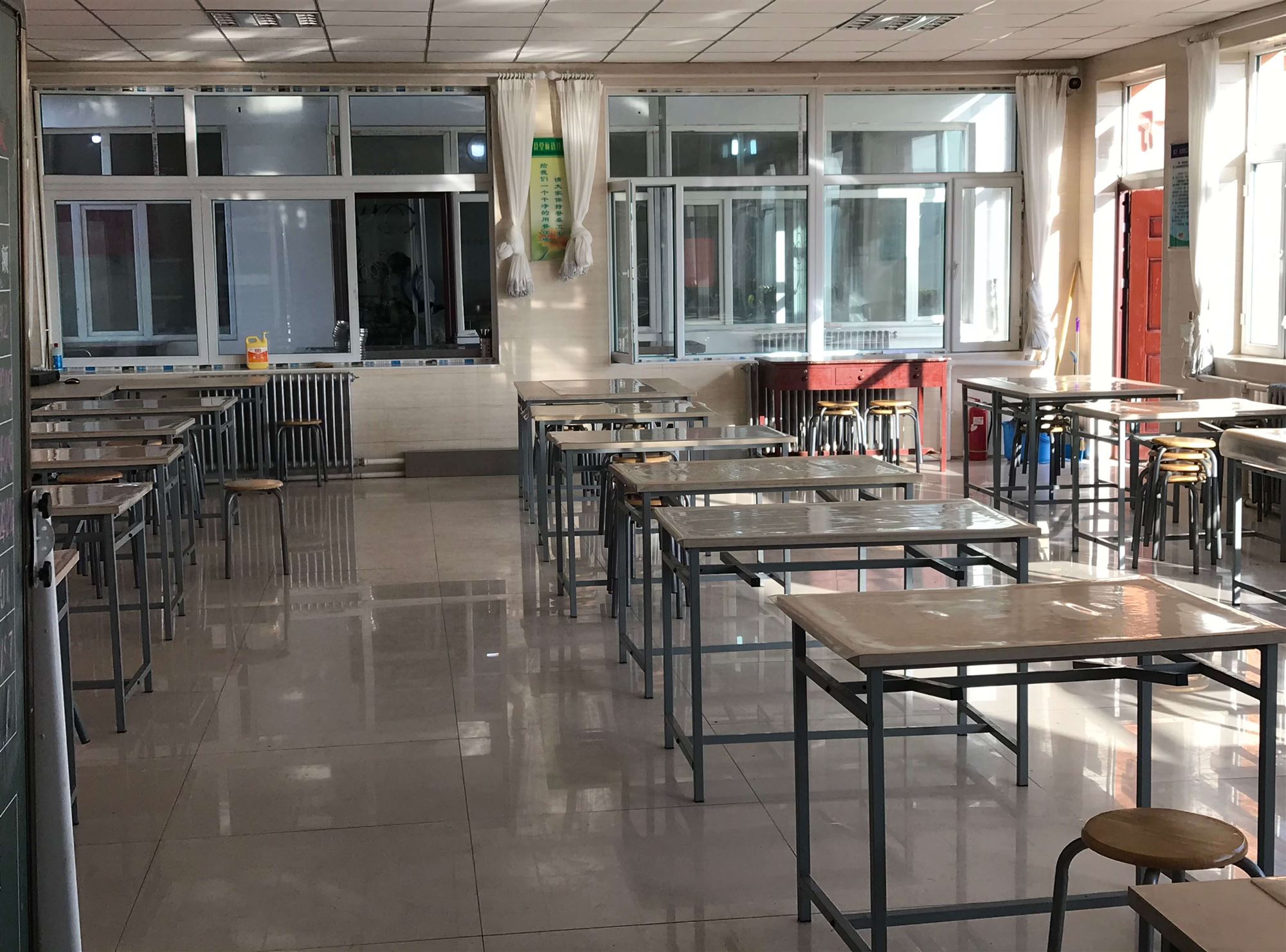 察右前旗奋进小学